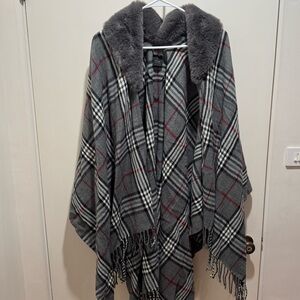 NWOT Plaid Gray Women's Shawl/Wrap with Faux Fur Collar
